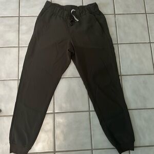 Lululemon on the fly joggers